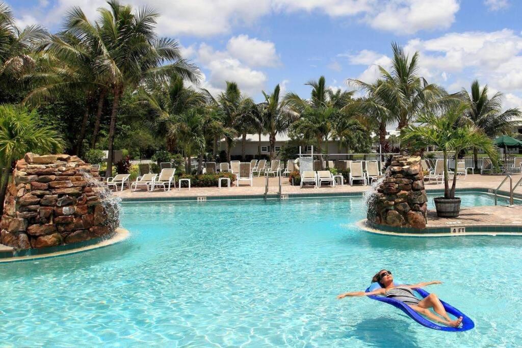 Greenlinks Golf View Flamingo At Lely Apartamento *
